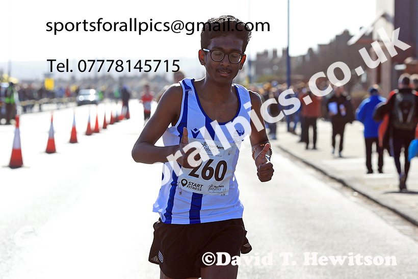 Boys under-15s 5k, 2025 Northern 12 and 6 Stage Road Relays and Junior 5k, Redcar. Photo: David T. Hewitson/Sports for All Pics